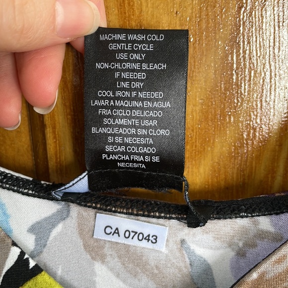 2/$30•So cute! Floral Bubble dress with tie at back - Picture 4 of 7